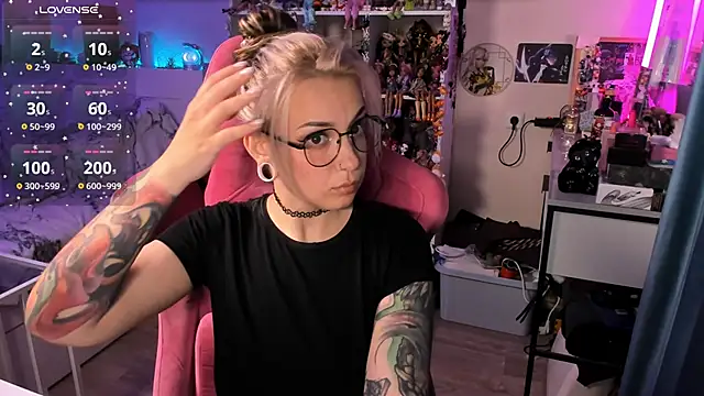 ChloeKohaku online show from 04-25-26, 12:30