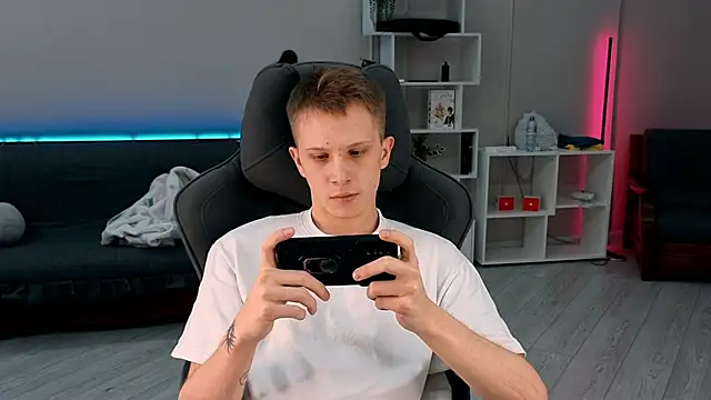 Snapshot of arlekincrop chatting on 09-23-25, 05:05 arlekincrop online show from 09-23-25, 05:05