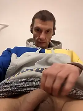 Snapshot of maciej chatting on 01-12-26, 01:11 maciej online show from 01-12-26, 01:11