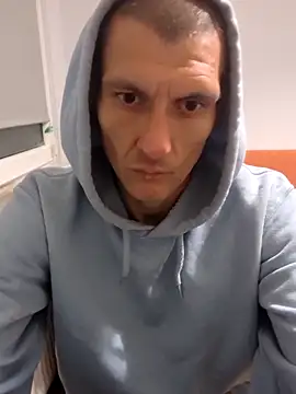 Snapshot of maciej chatting on 05-11-26, 01:44 maciej online show from 05-11-26, 01:44