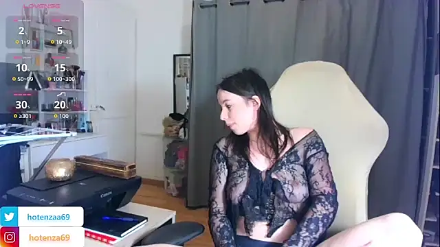 Snapshot of Hotenza69 chatting on 11-11-25, 05:24 Hotenza69 online show from 11-11-25, 05:24