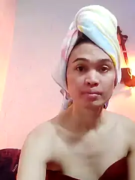 QueenSoreal online show from 02-13-25, 05:44