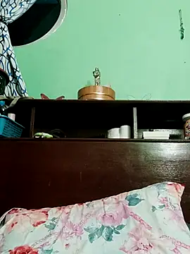 QueenSoreal online show from 03-17-26, 04:32