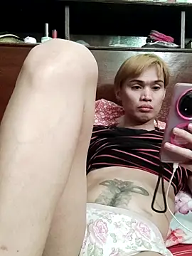 QueenSoreal online show from 06-12-26, 04:17