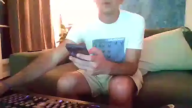 Snapshot of verylargecock chatting on 09-19-25, 11:05 verylargecock online show from 09-19-25, 11:05