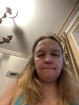 Susanel online show from 01-25-25, 01:41