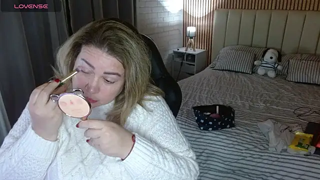 Snapshot of bella_savati chatting on 01-14-26, 01:00 bella savati online show from 01-14-26, 01:00