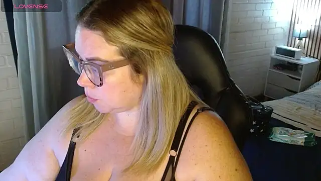 Snapshot of bella_savati chatting on 02-08-26, 10:13 bella savati online show from 02-08-26, 10:13