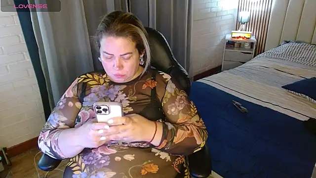 Snapshot of bella_savati chatting on 02-18-26, 11:33 bella savati online show from 02-18-26, 11:33