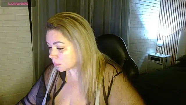 Snapshot of bella_savati chatting on 03-10-26, 10:04 bella savati online show from 03-10-26, 10:04