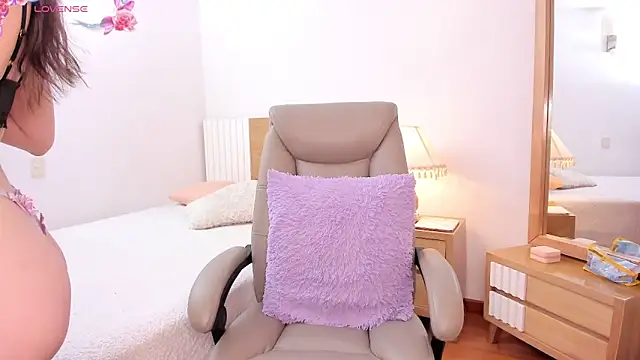 Andreamorreti online show from 04-27-26, 01:42