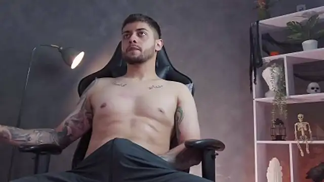 Snapshot of alessandro_duty chatting on 10-26-25, 11:53 alessandro duty online show from 10-26-25, 11:53