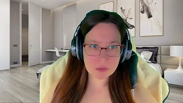 Victoria Romans online show from 03-20-25, 03:13