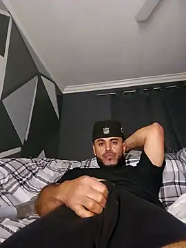 gardy8585 online show from 12-08-24, 02:09