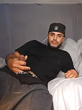 gardy8585 online show from 12-17-24, 06:53