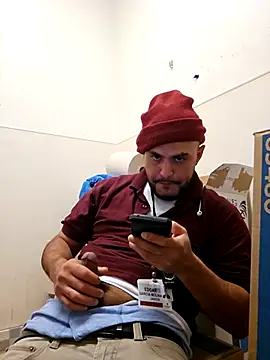 gardy8585 online show from 11-26-25, 01:45