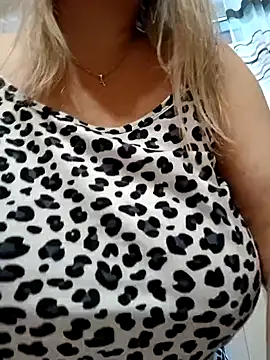 Snapshot of Liana_MilfHot chatting on 01-13-25, 04:07 Liana MilfHot online show from 01-13-25, 04:07