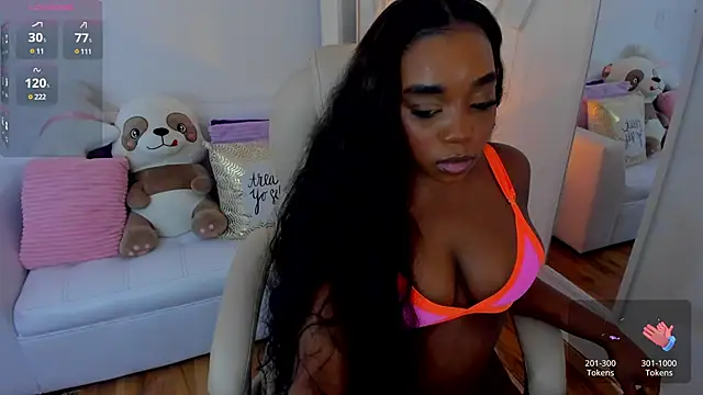 Snapshot of zobe_love chatting on 01-08-25, 08:07 zobe love online show from 01-08-25, 08:07