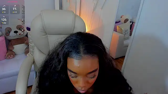 Snapshot of zobe_love chatting on 01-18-25, 03:20 zobe love online show from 01-18-25, 03:20