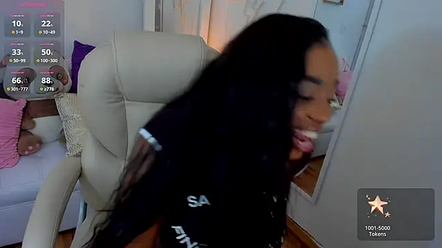 Snapshot of zobe_love chatting on 02-01-25, 02:37 zobe love online show from 02-01-25, 02:37