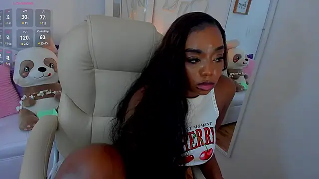 Snapshot of zobe_love chatting on 02-27-25, 11:15 zobe love online show from 02-27-25, 11:15