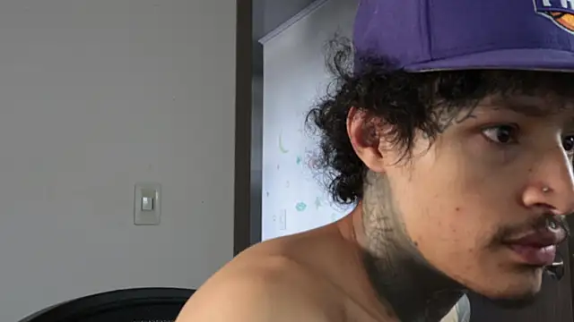 trieone online show from 04-26-26, 03:42