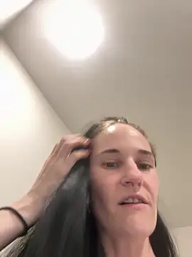 Snapshot of lolabunny9 chatting on 10-23-25, 05:23 lolabunny9 online show from 10-23-25, 05:23