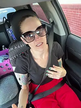 Snapshot of lolabunny9 chatting on 11-15-25, 05:20 lolabunny9 online show from 11-15-25, 05:20