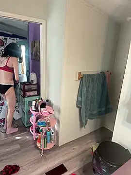 Snapshot of lolabunny9 chatting on 12-17-25, 02:56 lolabunny9 online show from 12-17-25, 02:56