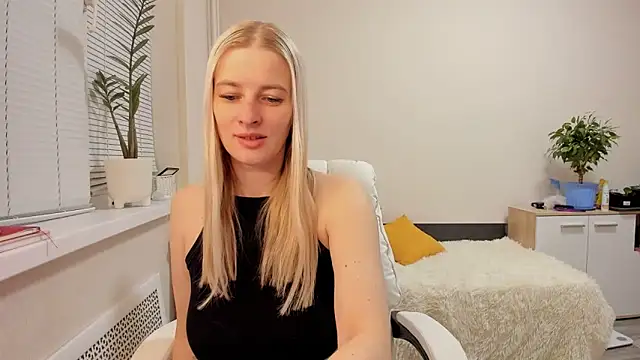 Snapshot of HILT_ON chatting on 03-15-25, 01:40 HILT ON online show from 03-15-25, 01:40