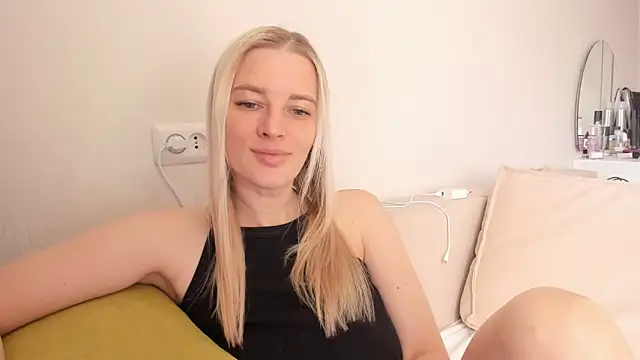 Snapshot of HILT_ON chatting on 09-14-25, 03:27 HILT ON online show from 09-14-25, 03:27