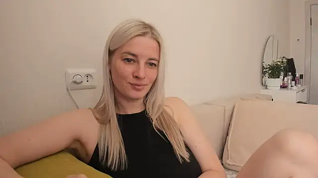 Snapshot of HILT_ON chatting on 09-23-25, 03:31 HILT ON online show from 09-23-25, 03:31