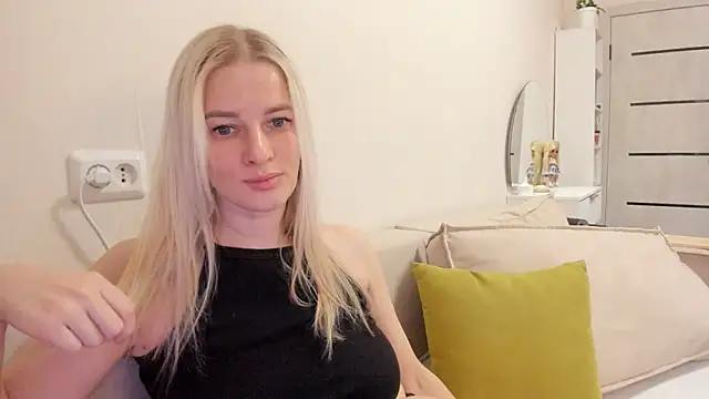 Snapshot of HILT_ON chatting on 10-29-25, 03:20 HILT ON online show from 10-29-25, 03:20