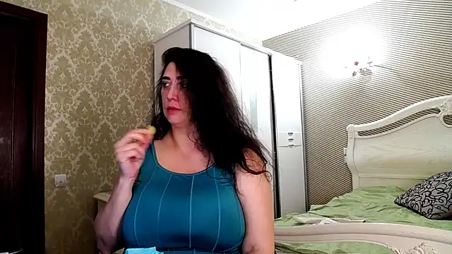 Evelyn Shy online show from 03-31-26, 08:48