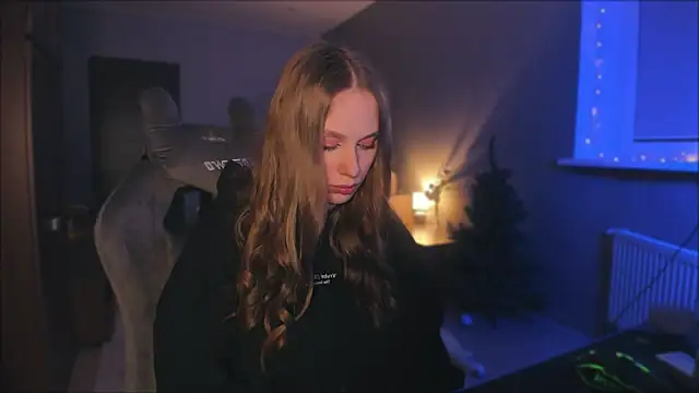 Snapshot of Rachel_Ro chatting on 12-16-24, 01:21 Rachel Ro online show from 12-16-24, 01:21