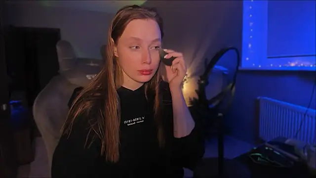 Snapshot of Rachel_Ro chatting on 12-17-24, 08:32 Rachel Ro online show from 12-17-24, 08:32