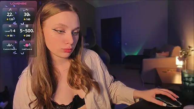 Snapshot of Rachel_Ro chatting on 12-20-24, 06:40 Rachel Ro online show from 12-20-24, 06:40