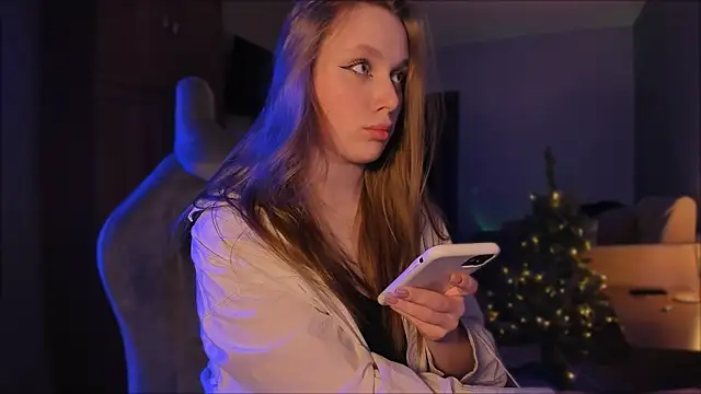 Snapshot of Rachel_Ro chatting on 12-26-24, 09:47 Rachel Ro online show from 12-26-24, 09:47