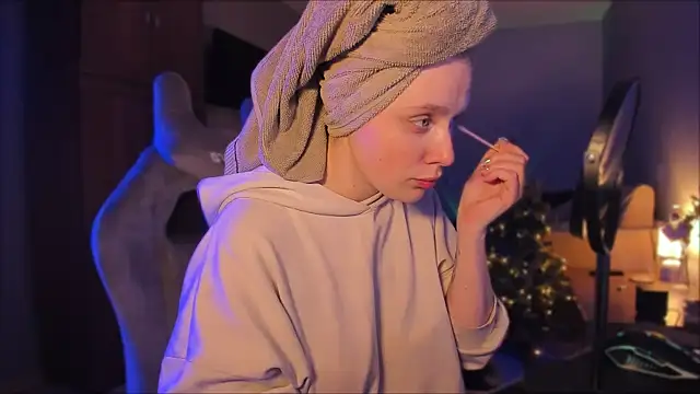 Snapshot of Rachel_Ro chatting on 12-28-24, 03:15 Rachel Ro online show from 12-28-24, 03:15