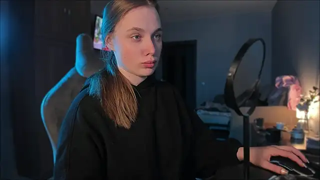 Snapshot of Rachel_Ro chatting on 01-10-25, 07:57 Rachel Ro online show from 01-10-25, 07:57