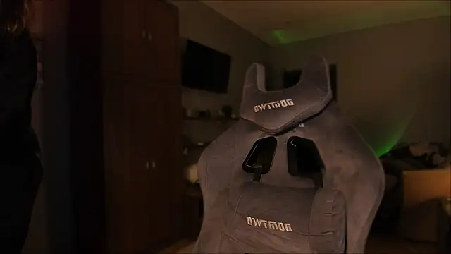 Snapshot of Rachel_Ro chatting on 01-18-25, 02:36 Rachel Ro online show from 01-18-25, 02:36