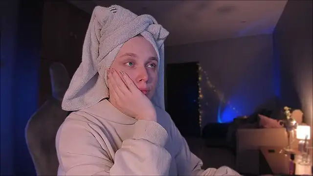 Snapshot of Rachel_Ro chatting on 01-25-25, 08:42 Rachel Ro online show from 01-25-25, 08:42