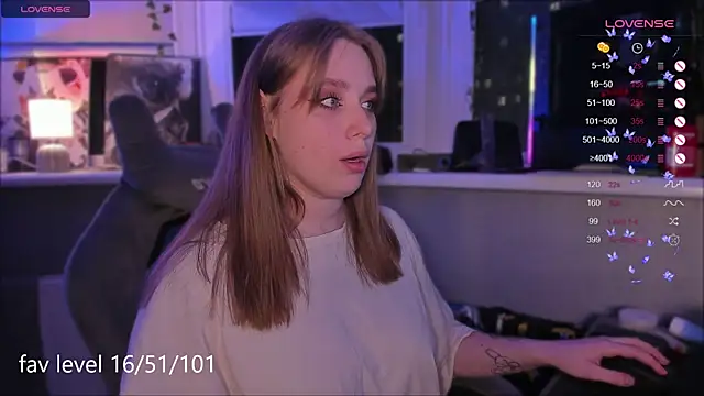 Snapshot of Rachel_Ro chatting on 10-28-25, 06:43 Rachel Ro online show from 10-28-25, 06:43