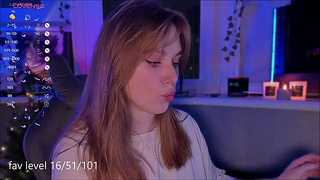 Snapshot of Rachel_Ro chatting on 12-15-25, 05:50 Rachel Ro online show from 12-15-25, 05:50