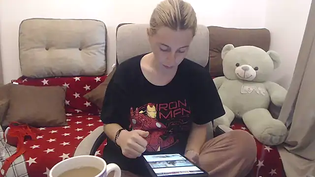 Snapshot of Aliss_Hottie chatting on 09-28-25, 07:03 Aliss Hottie online show from 09-28-25, 07:03