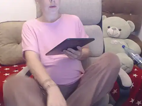 Snapshot of Aliss_Hottie chatting on 10-09-25, 08:45 Aliss Hottie online show from 10-09-25, 08:45