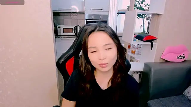 Snapshot of AyaMoon chatting on 10-24-25, 05:04 AyaMoon online show from 10-24-25, 05:04