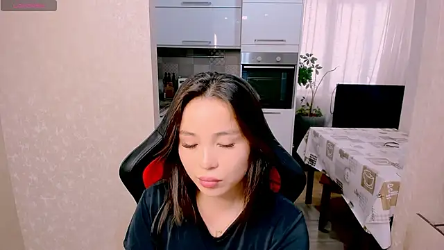 Snapshot of AyaMoon chatting on 10-29-25, 04:37 AyaMoon online show from 10-29-25, 04:37