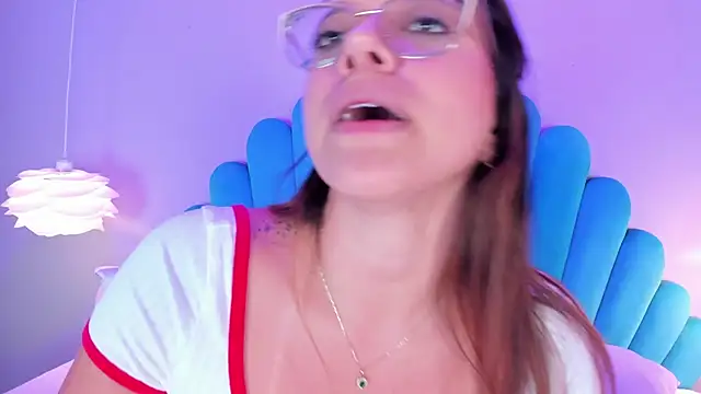 Snapshot of emperatriz_reyes chatting on 02-25-25, 11:00 emperatriz reyes online show from 02-25-25, 11:00