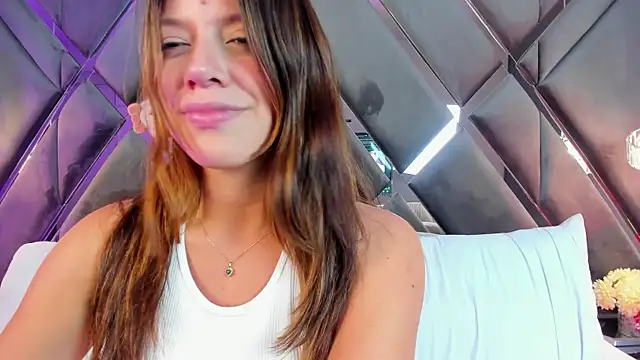 Snapshot of emperatriz_reyes chatting on 03-05-25, 03:18 emperatriz reyes online show from 03-05-25, 03:18